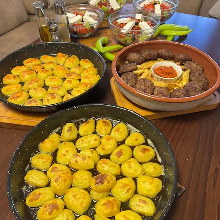 Hills - с храна Casa de hóspedes 3*